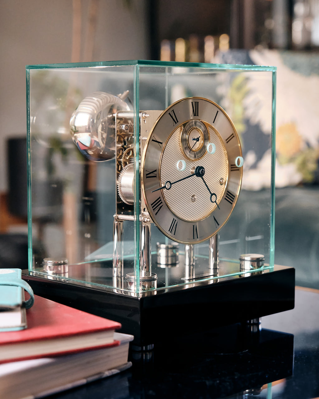 Skeleton table clock (glass case/Roman numerals/mechanical)