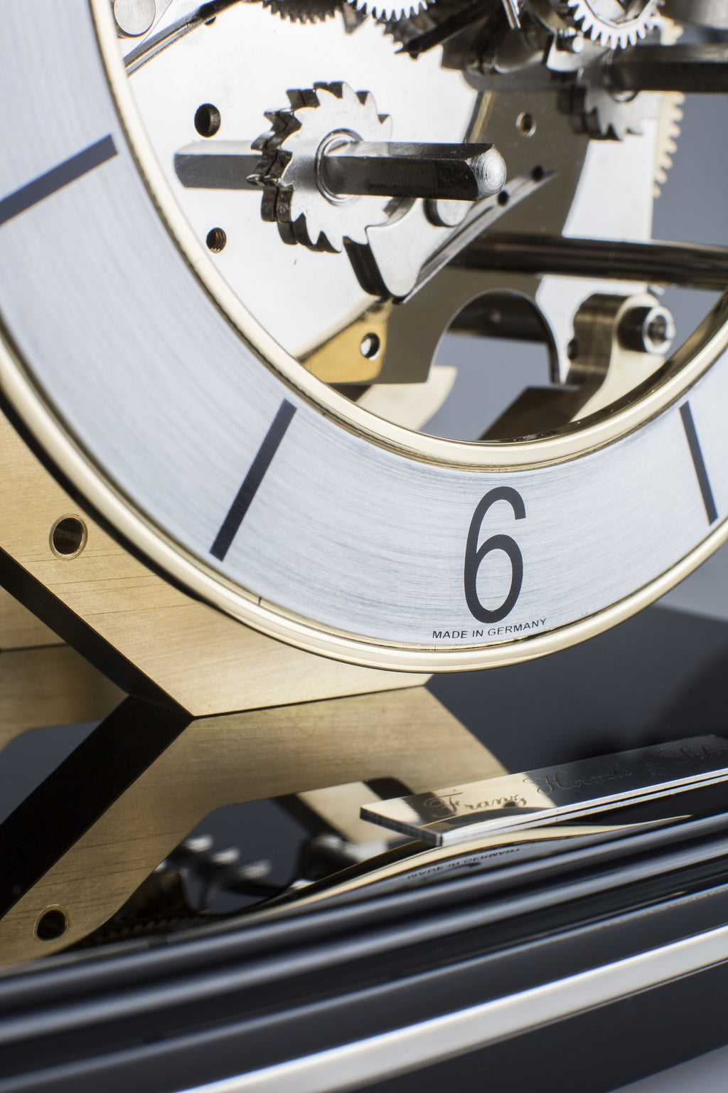 Skeleton table clock (glass case/mechanical, Arabic numerals)