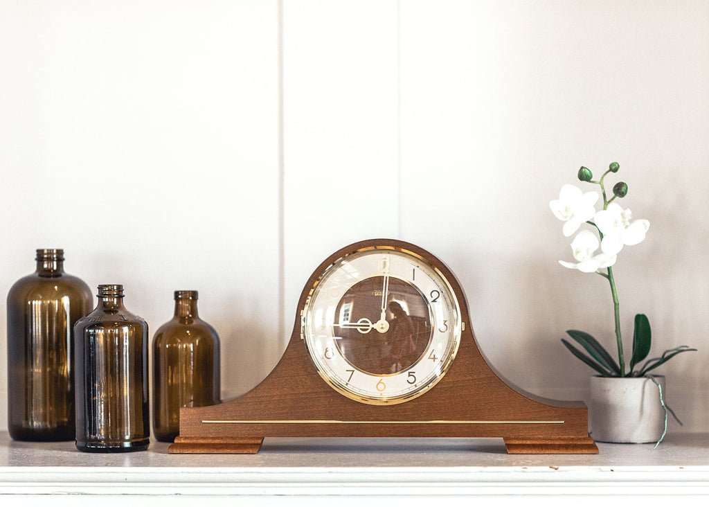 Classic tambar-style mechanical mantle clock