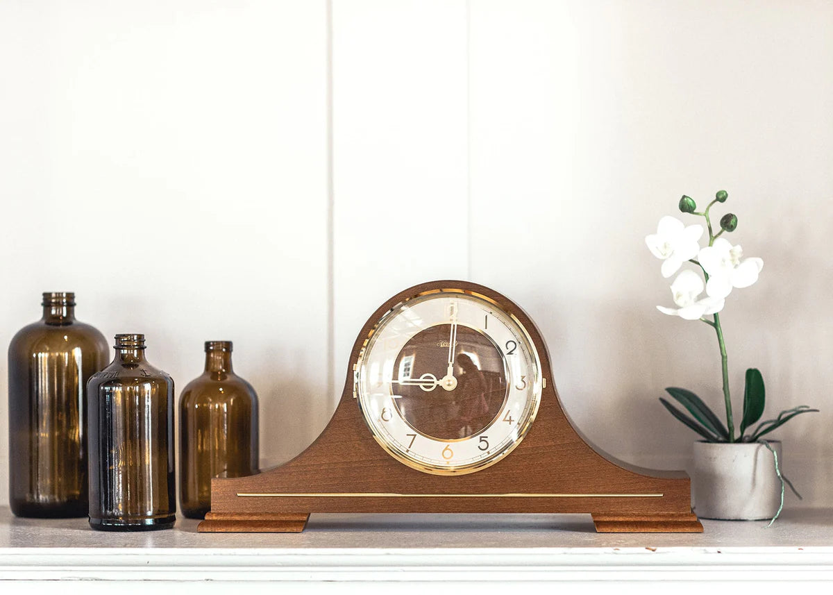 Classic tambar-style mechanical mantle clock