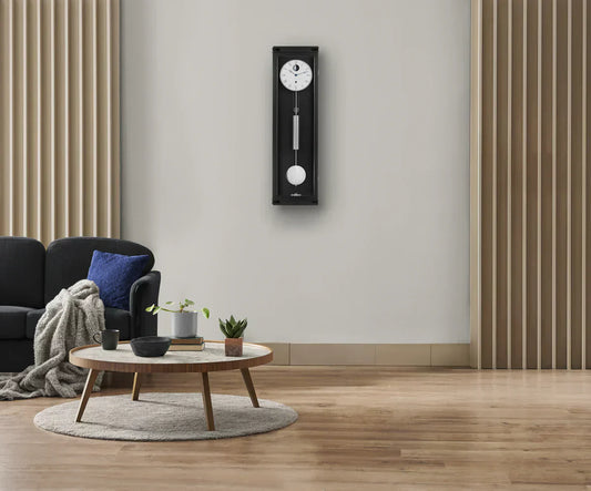時の芸術、月に一度の儀式──Hermle(ヘルムレ)「71013」マンスリー・レギュレーター登場