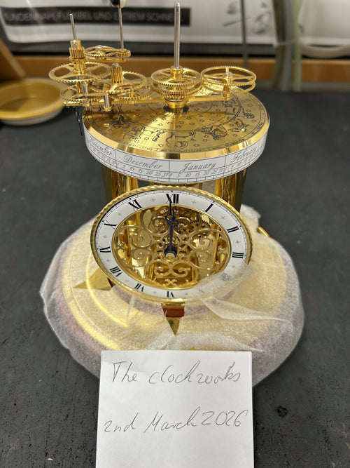 Hermle アストロラビウム 天体時計 – 入荷時の実物写真、星座盤・カレンダーリング・歯車機構のクローズアップ
