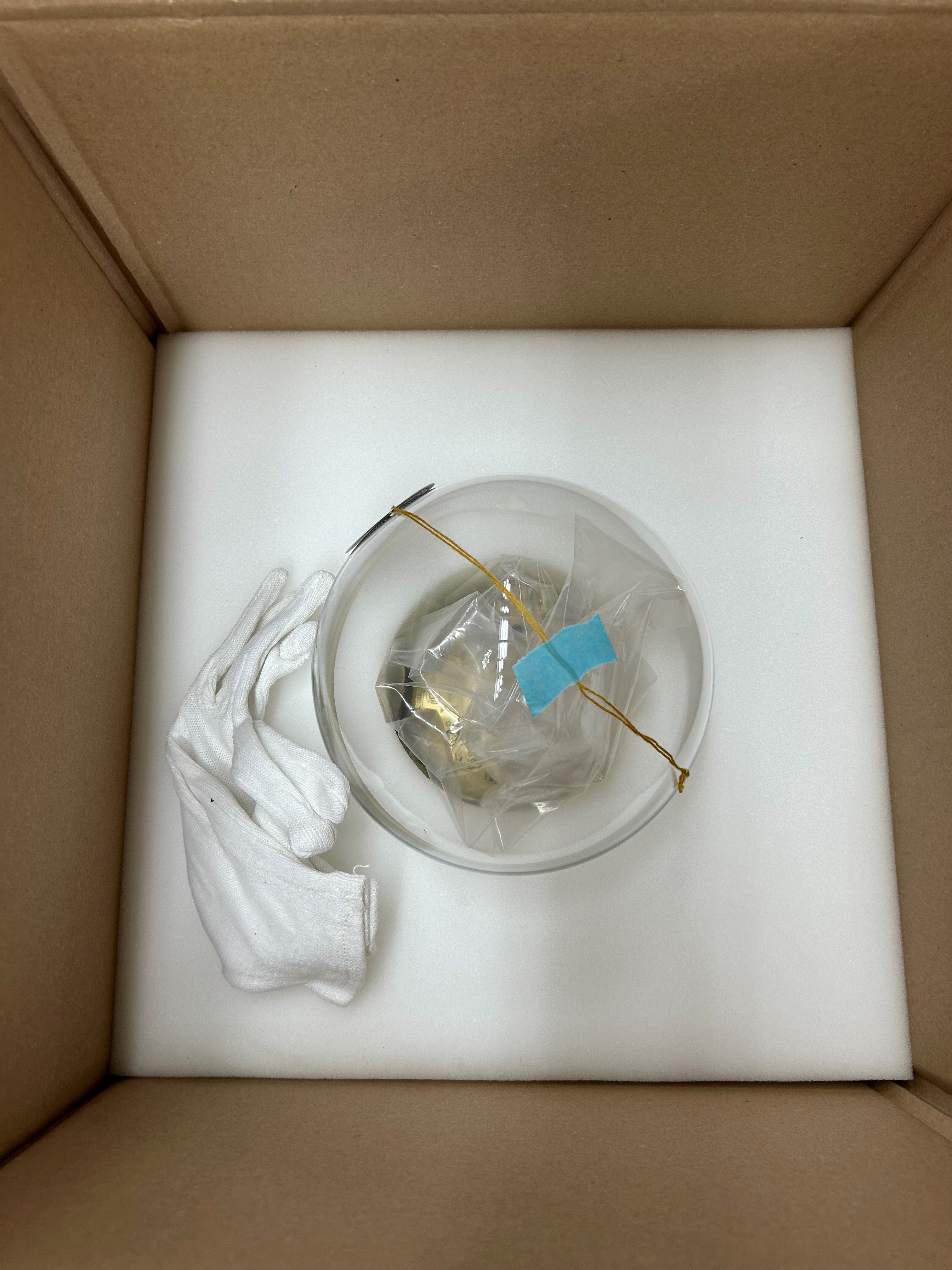 Hermle アストロラビウム 天体時計 – 開梱時の梱包状態、クリスタルドームと白手袋付き丁寧な梱包
