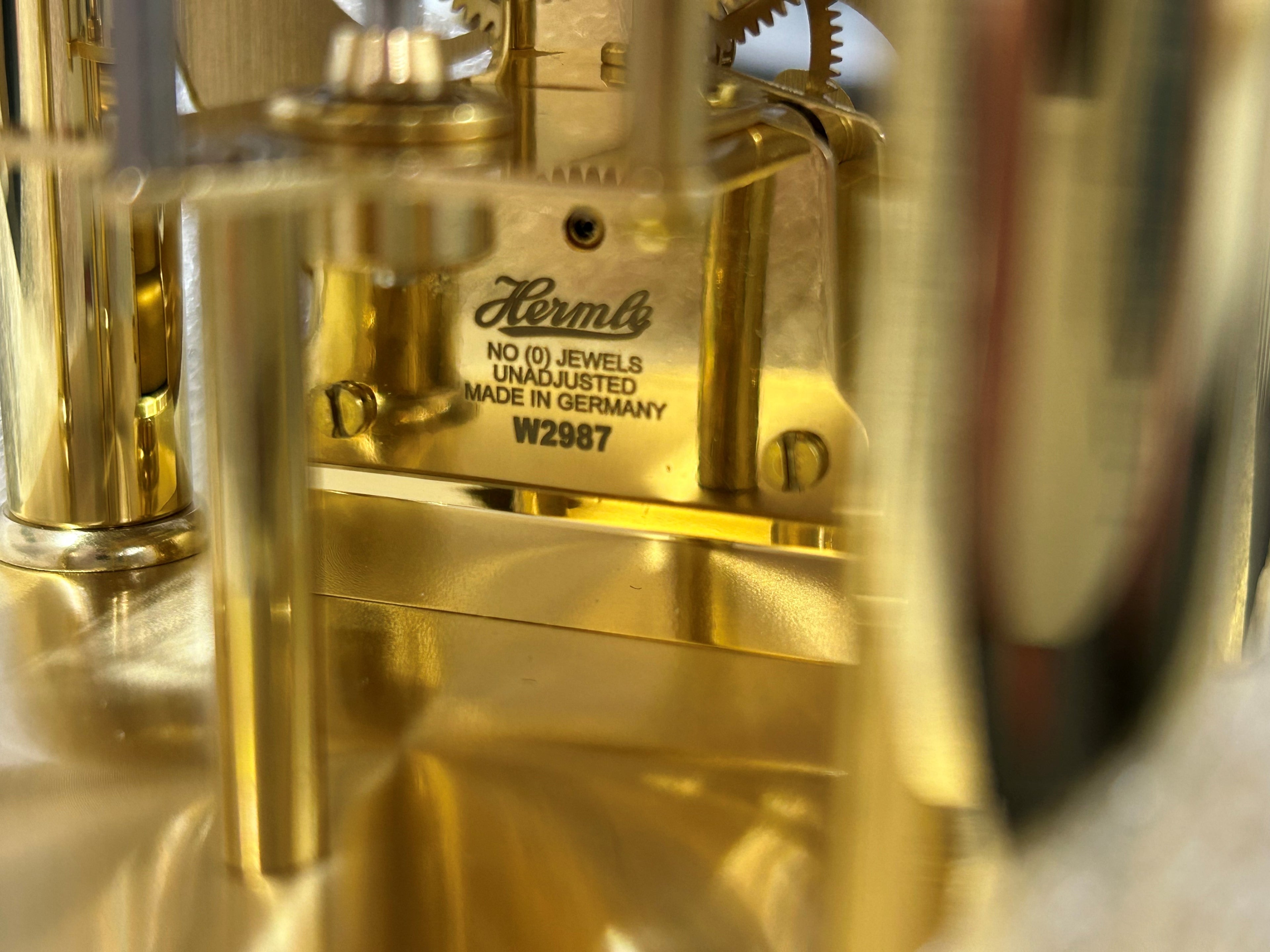 Hermle W2987 ムーブメント刻印クローズアップ – MADE IN GERMANY 正規品証明
